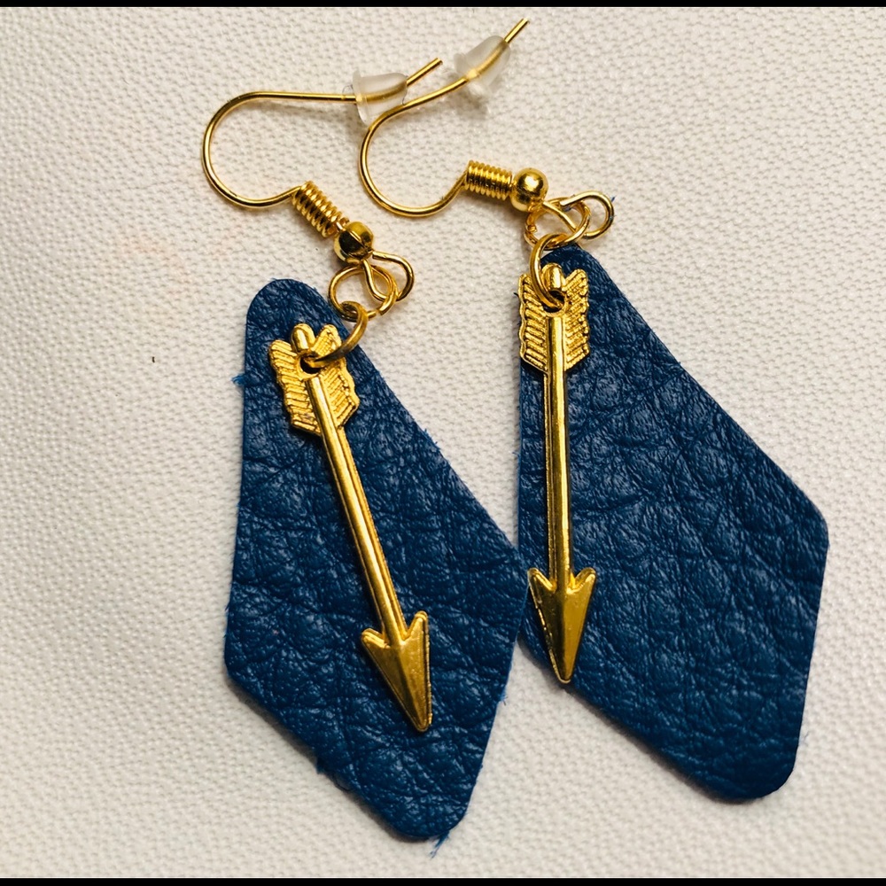 Blue leather arrow accent earrings - Picture 6 of 7